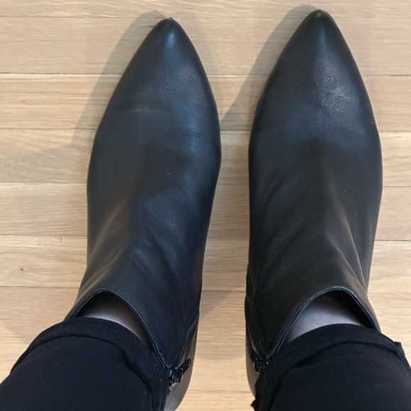 Enzo Angiolini black leather bootie with wood block heel size 8 - Picture 2 of 8